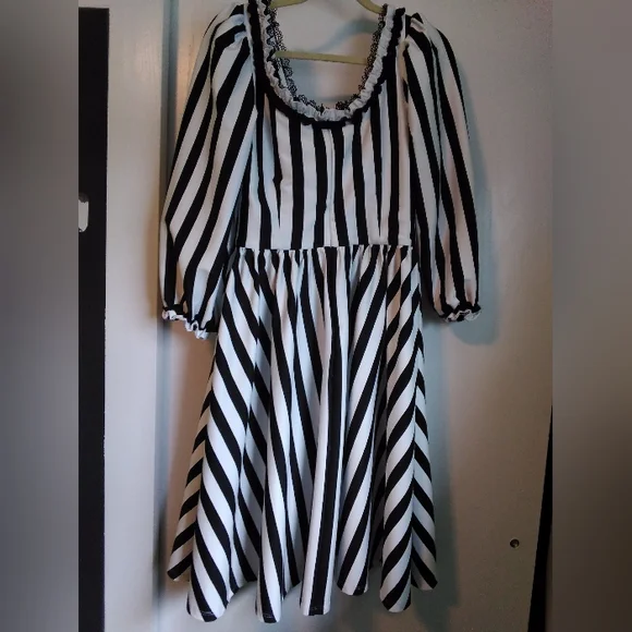 SOLD Sleepy Hallow Katrina Dress - Picture 5 of 13